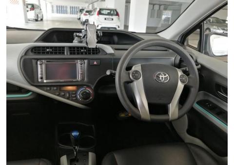 TOYOTA PRIUS 2012年 95000Km