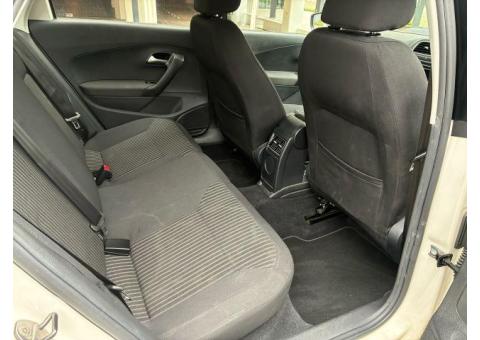 VOLKSWAGEN POLO 2015年 94000Km